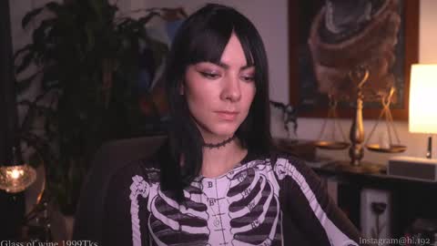 Holly Linder online show from March 2025 02:15:02 AM