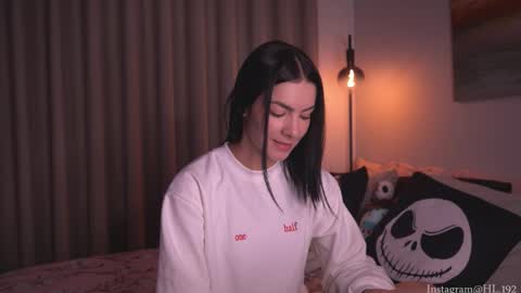 Holly Linder online show from October 2025 01:23:01 AM