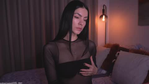 Holly Linder online show from April 2026 01:03:01 AM