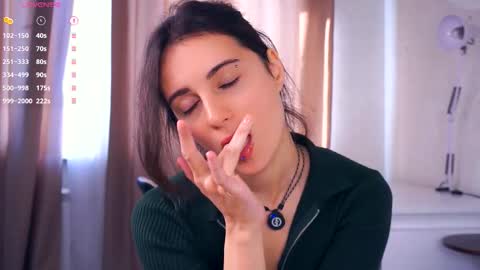 Snapshot of hollymonica chatting on September 2025 06:01:02 AM Delly online show from September 2025 06:01:02 AM