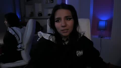 hollypeach_ online show from April 2026 01:09:02 PM