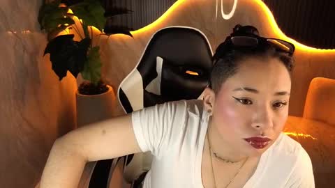 Holly  online show from November 2025 12:55:01 PM