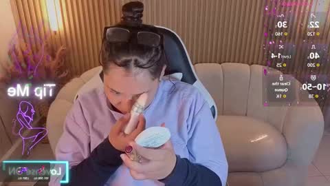 Holly  online show from November 2025 12:55:01 PM