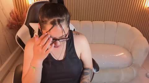 Holly  online show from November 2025 01:16:01 AM