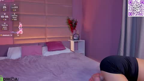 Holly online show from December 2025 01:32:02 AM