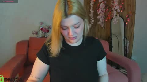 Snapshot of hollyray_ chatting on April 2026 01:39:01 AM Holly online show from April 2026 01:39:01 AM