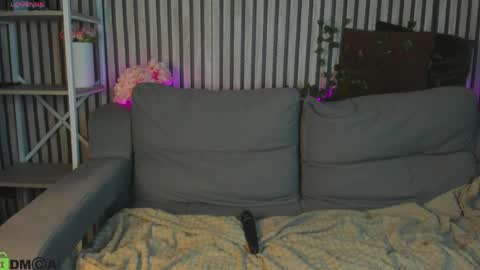 Snapshot of hollyray_ chatting on April 2026 01:22:01 AM Holly online show from April 2026 01:22:01 AM