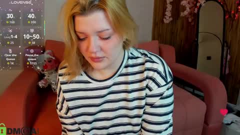 Snapshot of hollyray_ chatting on April 2026 01:32:01 AM Holly online show from April 2026 01:32:01 AM