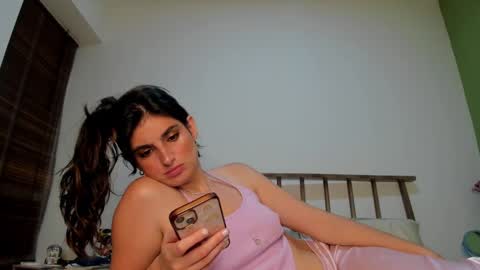 hollyshit_ online show from December 2024 01:14:01 AM