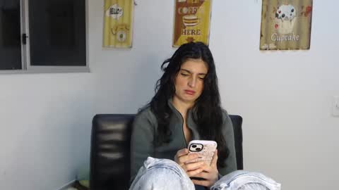 hollyshit_ online show from March 2025 01:22:01 AM