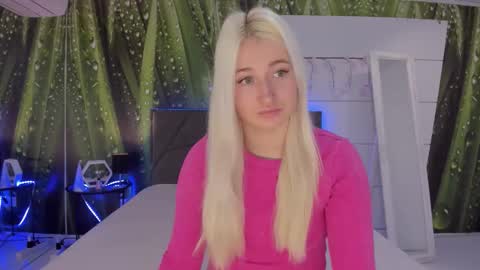 HollyTaillor online show from April 2026 05:30:01 AM