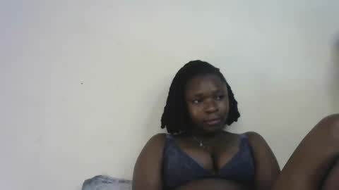 holy_ebony online show from April 2026 12:26:02 AM