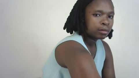 holy_ebony online show from April 2026 11:00:01 PM
