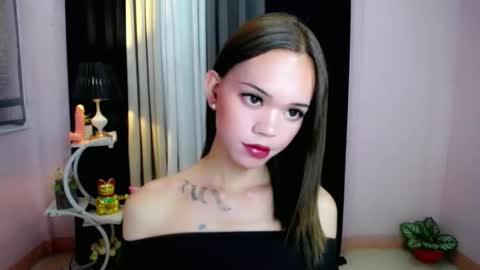 Snapshot of holy_maxine chatting on December 2025 01:31:02 PM holy_maxine online show from December 2025 01:31:02 PM