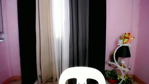 holy_samyx online show from November 2025 02:55:02 AM