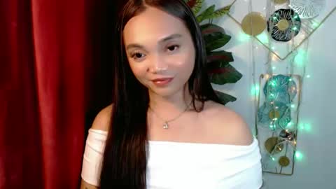 Snapshot of holy_shine chatting on December 2025 01:01:02 AM Bella online show from December 2025 01:01:02 AM