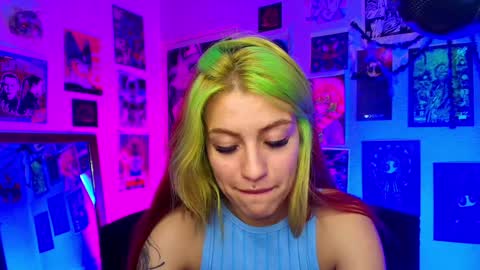 Snapshot of holyeva chatting on December 2024 12:56:01 AM online show from December 2024 12:56:01 AM