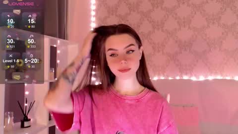 Mia online show from September 2025 03:28:01 AM