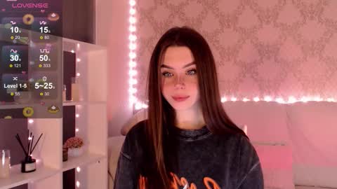 Mia online show from October 2025 03:12:02 AM