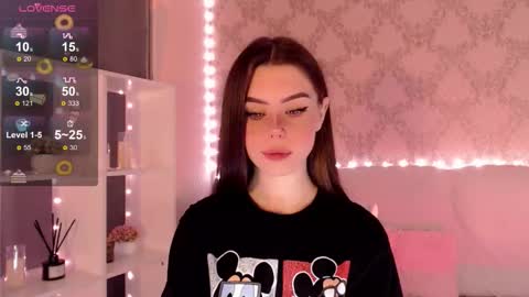 Mia online show from October 2025 03:25:03 AM