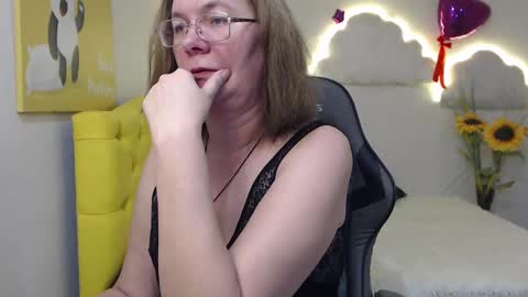 holymilfa online show from February 2025 01:56:02 PM