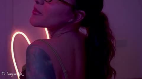 Snapshot of honeeeey_ chatting on September 2025 12:14:01 AM honeeeey_ online show from September 2025 12:14:01 AM