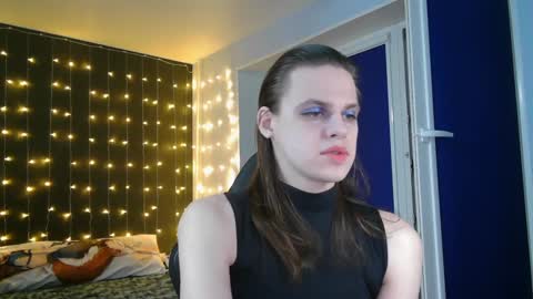 Honelints boyblonde hair AsterMIntfemboybrown hair online show from January 2025 07:10:02 PM