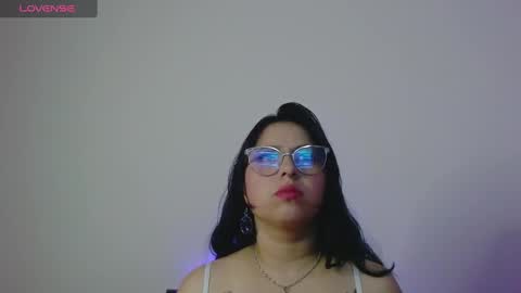 Snapshot of honey_buns_1 chatting on March 2025 09:42:01 AM mimi online show from March 2025 09:42:01 AM