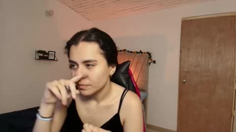 Snapshot of honey_buu chatting on September 2025 02:06:01 PM online show from September 2025 02:06:01 PM
