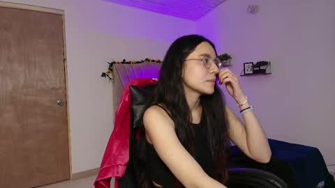 Snapshot of honey_buu chatting on September 2025 03:27:02 PM online show from September 2025 03:27:02 PM