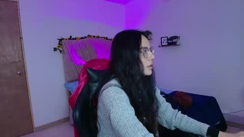 Snapshot of honey_buu chatting on September 2025 03:06:01 PM online show from September 2025 03:06:01 PM