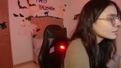 Snapshot of honey_buu chatting on October 2025 03:44:02 PM online show from October 2025 03:44:02 PM