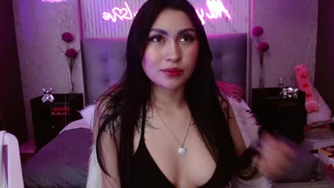 Snapshot of honey_doll_x chatting on May 2026 08:33:02 AM honey_doll_x online show from May 2026 08:33:02 AM