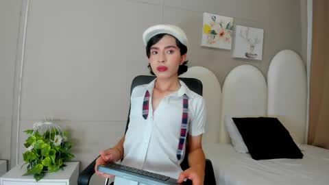 honey_hex_ online show from May 2026 07:44:01 PM