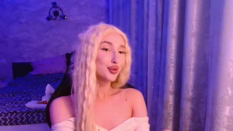 Snapshot of honey_sunset chatting on November 2025 09:18:01 PM honey_sunset online show from November 2025 09:18:01 PM