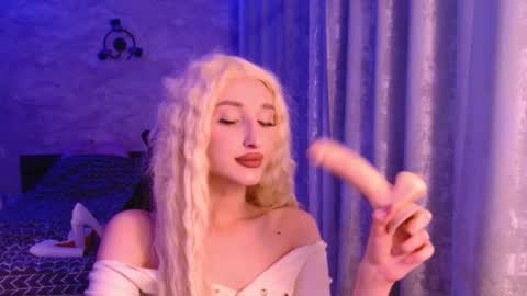 honey_sunset online show from January 2026 11:07:01 PM