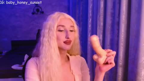 honey_sunset online show from February 2026 09:07:01 PM