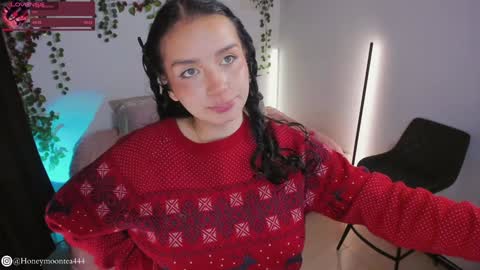 Snapshot of honeymoontea chatting on December 2024 12:16:01 AM       online show from December 2024 12:16:01 AM