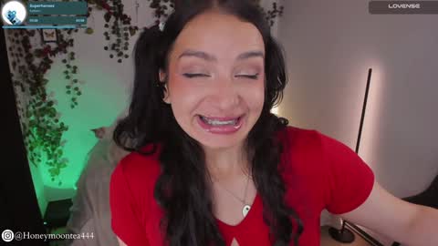 Snapshot of honeymoontea chatting on February 2025 12:22:02 AM       online show from February 2025 12:22:02 AM