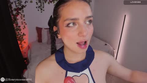 Snapshot of honeymoontea chatting on February 2025 11:44:02 PM       online show from February 2025 11:44:02 PM