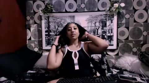 honeyrae01 online show from February 2026 06:01:01 PM