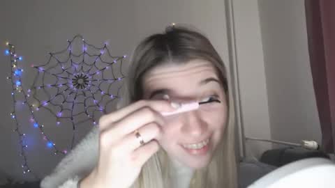 honeyveil online show from November 2025 10:05:01 AM