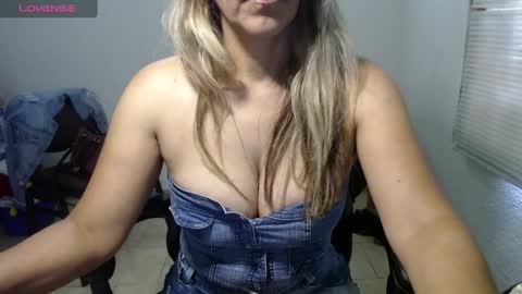 Snapshot of horny_and_daring chatting on December 2024 04:09:02 PM horny and daring online show from December 2024 04:09:02 PM