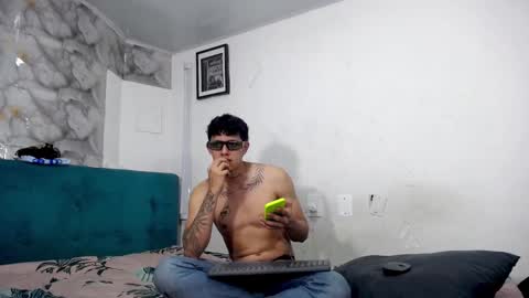 MILET Y FOX   online show from January 2026 05:01:01 AM