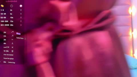 Khloe  online show from September 2025 02:03:02 AM