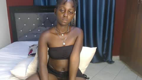 Snapshot of hornybella4 chatting on December 2024 06:49:01 PM Bella online show from December 2024 06:49:01 PM