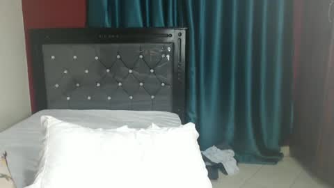 Snapshot of hornybella4 chatting on December 2024 08:23:02 PM Bella online show from December 2024 08:23:02 PM