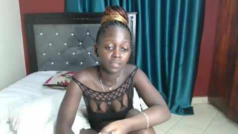 Snapshot of hornybella4 chatting on December 2024 06:49:02 AM Bella online show from December 2024 06:49:02 AM