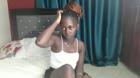 Snapshot of hornybella4 chatting on December 2024 08:25:02 PM Bella online show from December 2024 08:25:02 PM