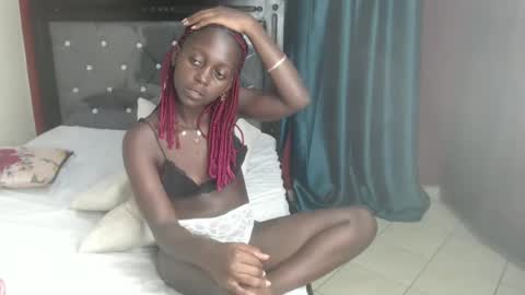 Snapshot of hornybella4 chatting on February 2025 03:28:02 PM Bella online show from February 2025 03:28:02 PM